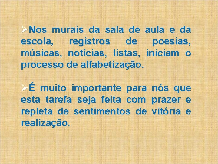  Nos murais da sala de aula e da escola, registros de poesias, músicas,