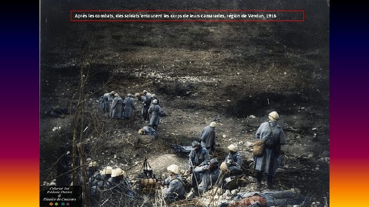 Après les combats, des soldats entourent les corps de leurs camarades, région de Verdun,