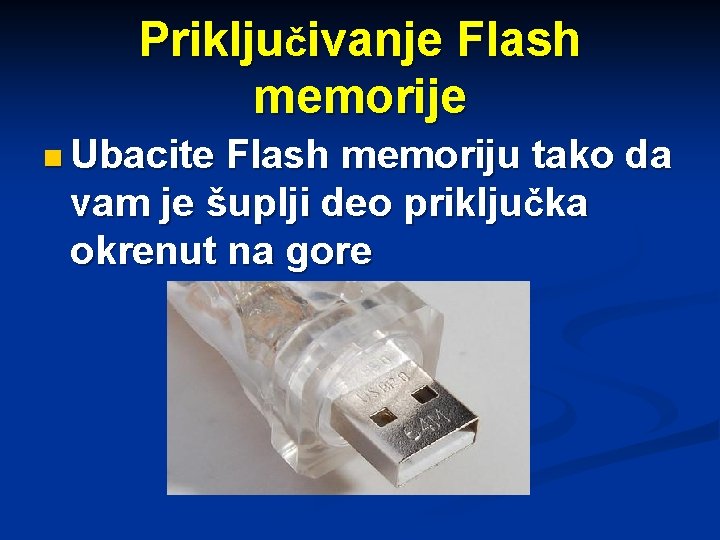 Priključivanje Flash memorije n Ubacite Flash memoriju tako da vam je šuplji deo priključka