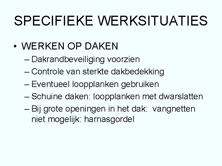 SPECIFIEKE WERKSITUATIES • WERKEN OP DAKEN – Dakrandbeveiliging voorzien – Controle van sterkte dakbedekking