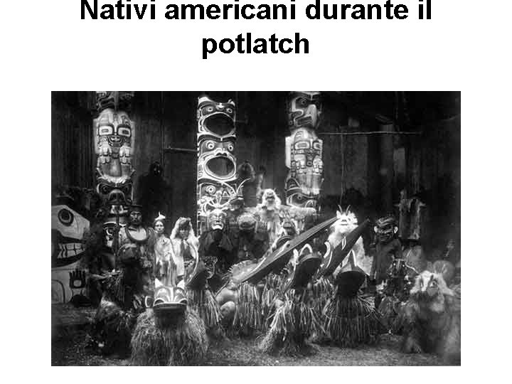 Nativi americani durante il potlatch 
