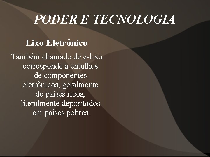 PODER E TECNOLOGIA Lixo Eletrônico Também chamado de e-lixo corresponde a entulhos de componentes