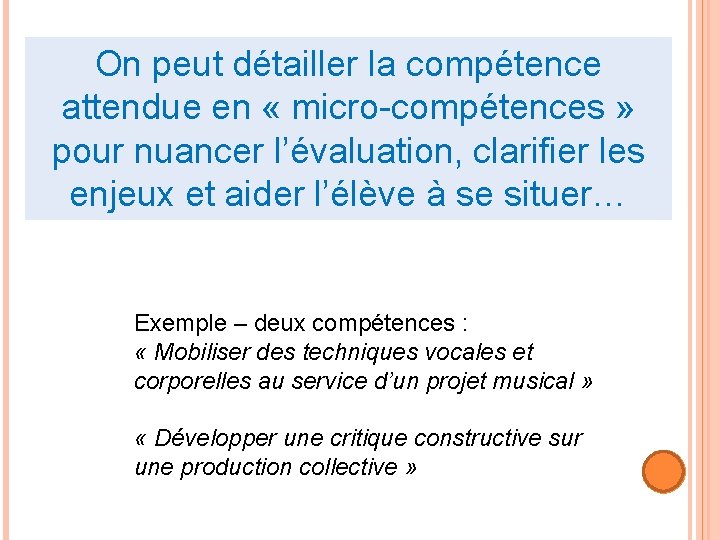 On peut détailler la compétence attendue en « micro-compétences » pour nuancer l’évaluation, clarifier