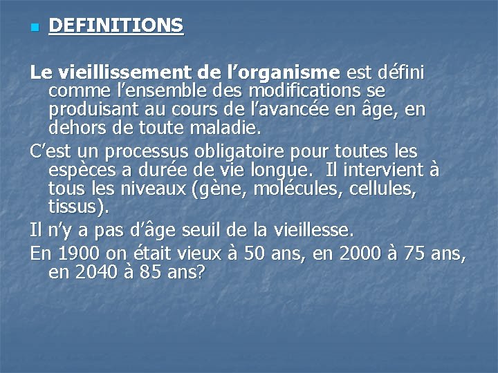 n DEFINITIONS Le vieillissement de l’organisme est défini comme l’ensemble des modifications se produisant