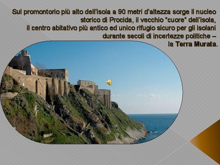 Sul promontorio più alto dell’isola a 90 metri d’altezza sorge il nucleo storico di