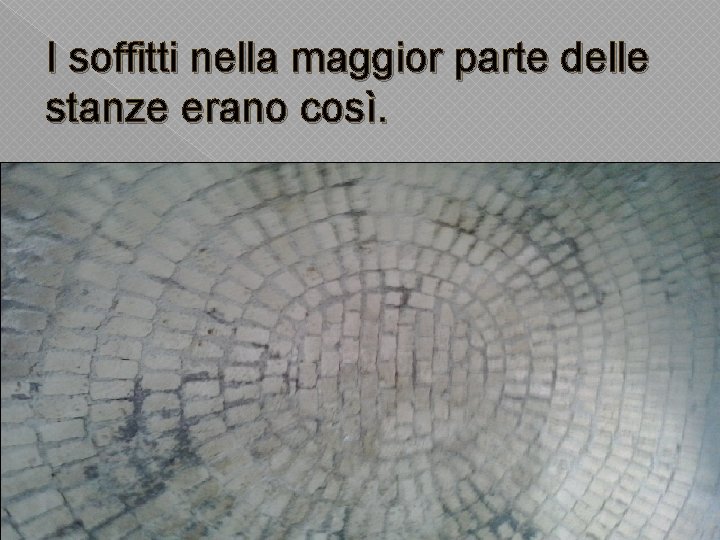 I soffitti nella maggior parte delle stanze erano così. 