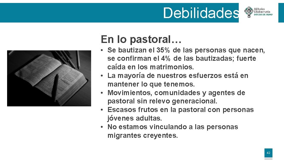 Debilidades En lo pastoral… • Se bautizan el 35% de las personas que nacen,