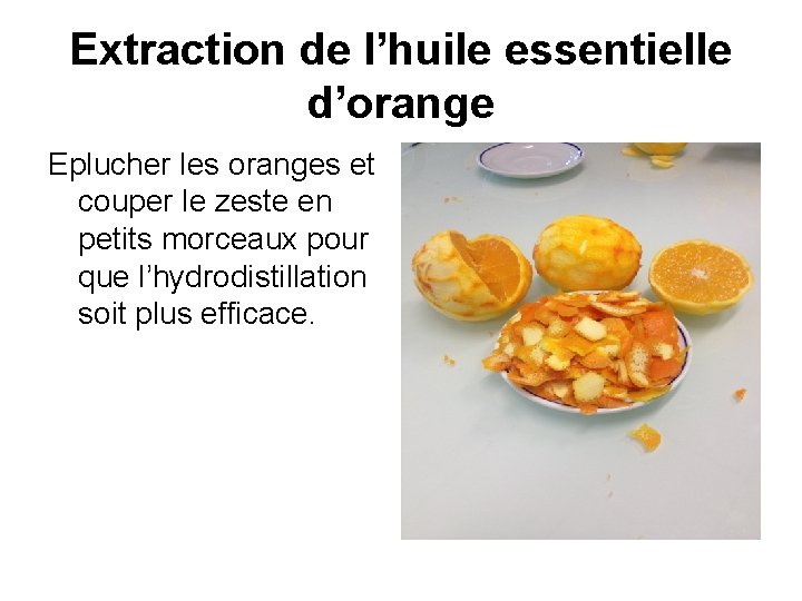 Extraction de l’huile essentielle d’orange Eplucher les oranges et couper le zeste en petits