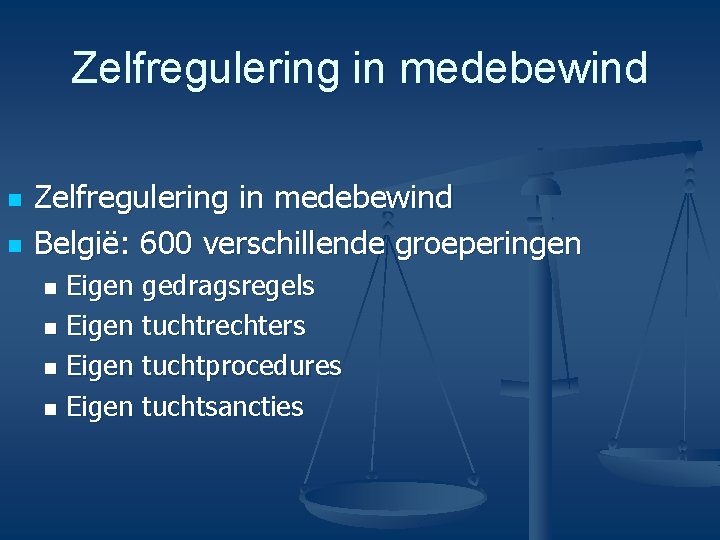 Zelfregulering in medebewind n n Zelfregulering in medebewind België: 600 verschillende groeperingen Eigen gedragsregels