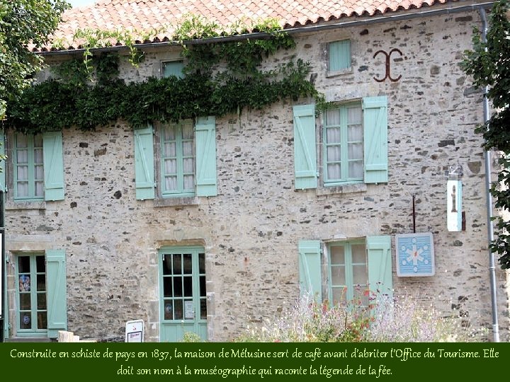 Construite en schiste de pays en 1837, la maison de Mélusine sert de café