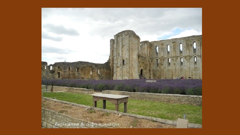 Emplacement du cloître monastique 