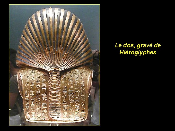 Le dos, gravé de Hiéroglyphes 