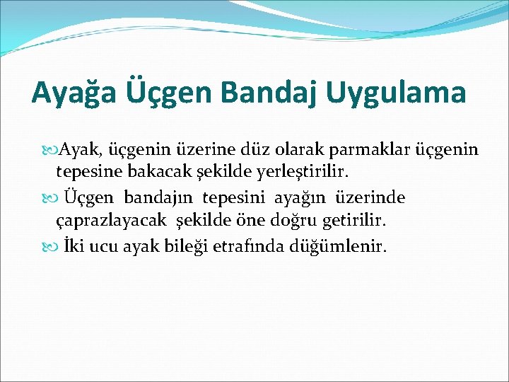 Ayağa Üçgen Bandaj Uygulama Ayak, üçgenin üzerine düz olarak parmaklar üçgenin tepesine bakacak şekilde