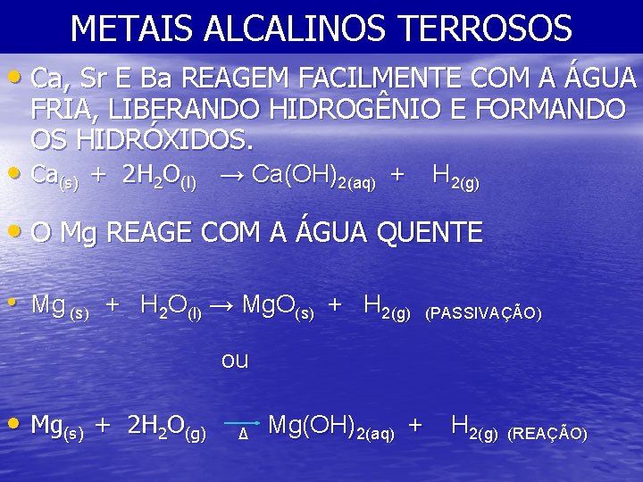 METAIS ALCALINOS TERROSOS • Ca, Sr E Ba REAGEM FACILMENTE COM A ÁGUA FRIA,