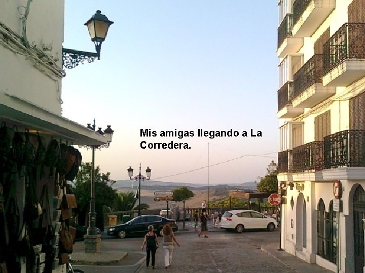 Mis amigas llegando a La Corredera. 
