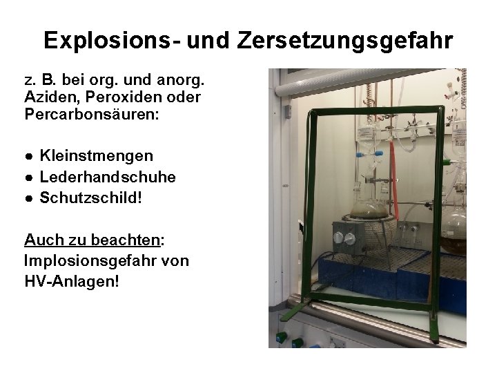 Explosions- und Zersetzungsgefahr z. B. bei org. und anorg. Aziden, Peroxiden oder Percarbonsäuren: ●