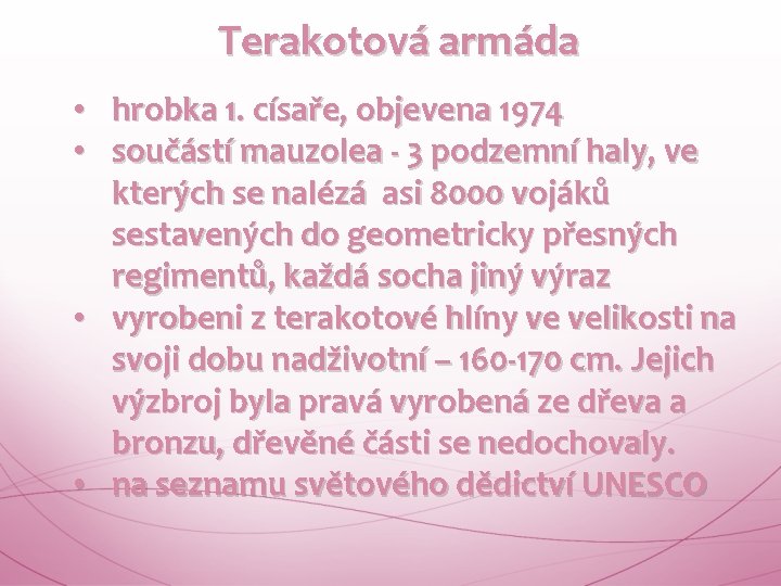 Terakotová armáda • hrobka 1. císaře, objevena 1974 • součástí mauzolea - 3 podzemní