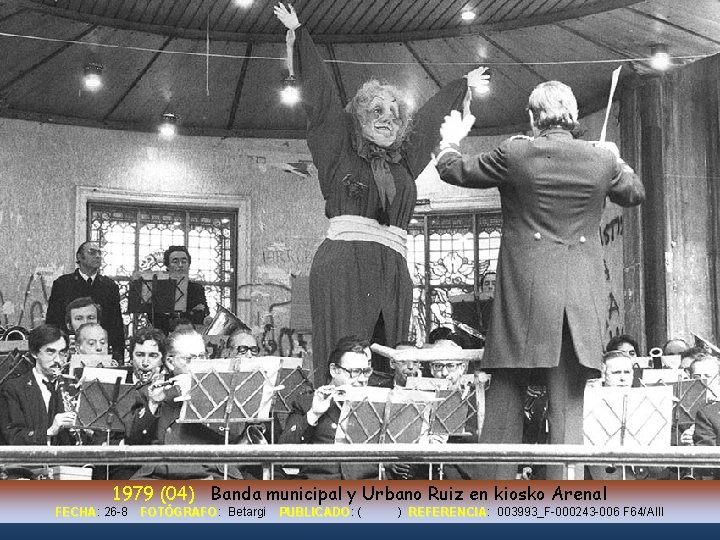 1979 (04) Banda municipal y Urbano Ruiz en kiosko Arenal FECHA: FECHA 26 -8