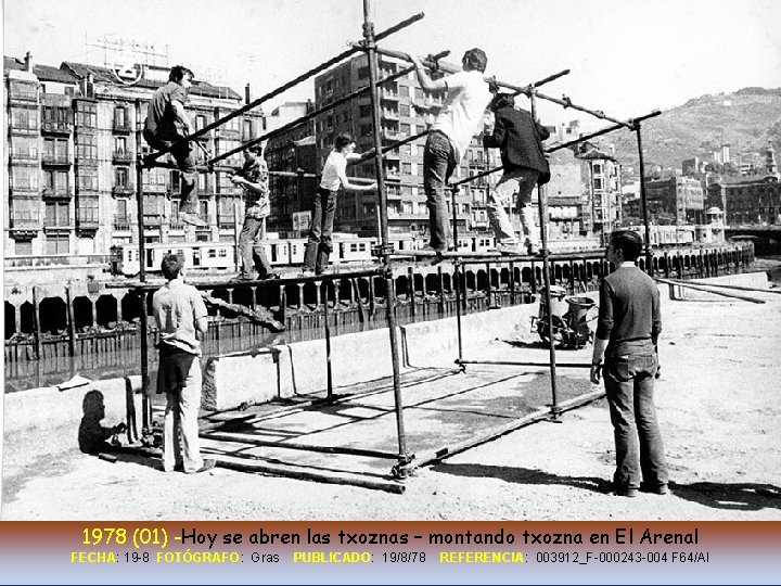 1978 (01) -Hoy se abren las txoznas – montando txozna en El Arenal FECHA: