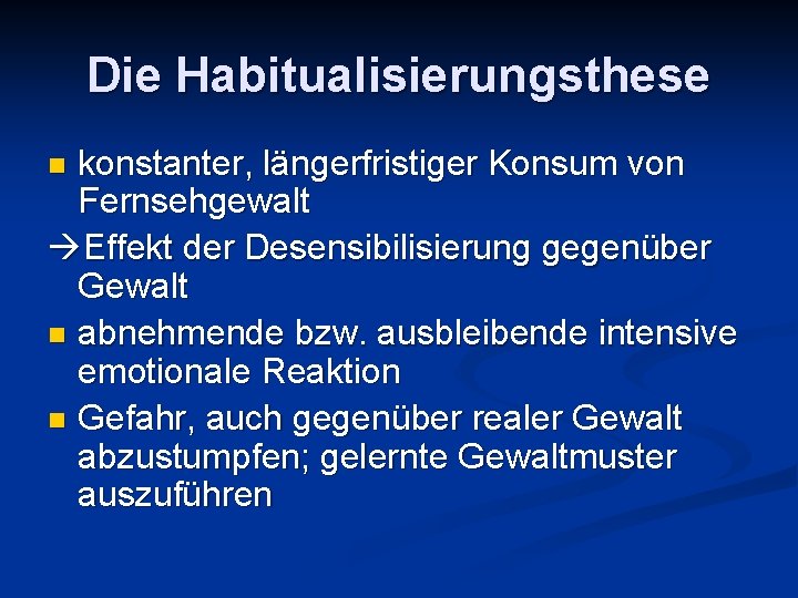 Die Habitualisierungsthese konstanter, längerfristiger Konsum von Fernsehgewalt Effekt der Desensibilisierung gegenüber Gewalt n abnehmende Die Habitualisierungsthese konstanter, längerfristiger Konsum von Fernsehgewalt Effekt der Desensibilisierung gegenüber Gewalt n abnehmende