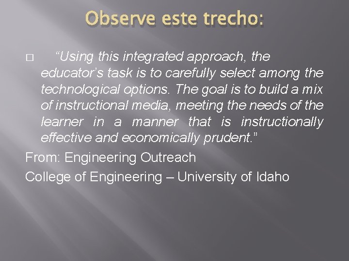 Observe este trecho: “Using this integrated approach, the educator’s task is to carefully select
