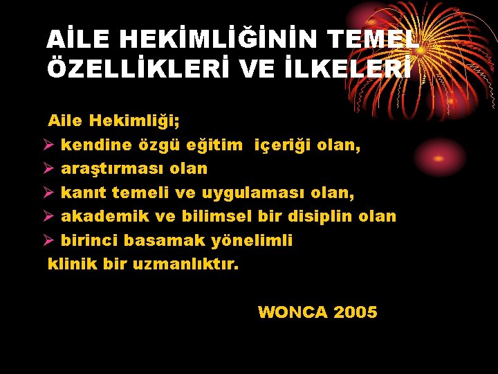 AİLE HEKİMLİĞİNİN TEMEL ÖZELLİKLERİ VE İLKELERİ Aile Hekimliği; Ø kendine özgü eğitim içeriği olan,