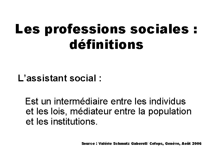 Les professions sociales : définitions L’assistant social : Est un intermédiaire entre les individus