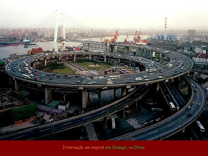 Interseção em espiral em Shangai, na China. 