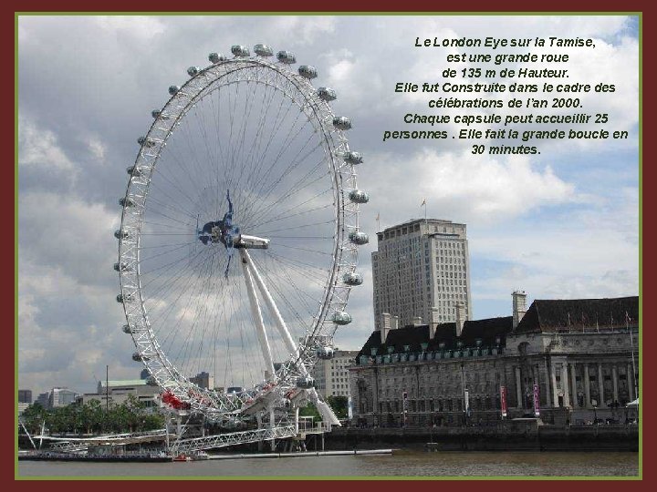 Le London Eye sur la Tamise, est une grande roue de 135 m de