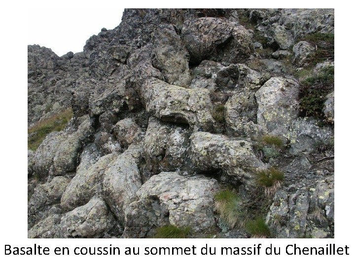 Basalte en coussin au sommet du massif du Chenaillet 