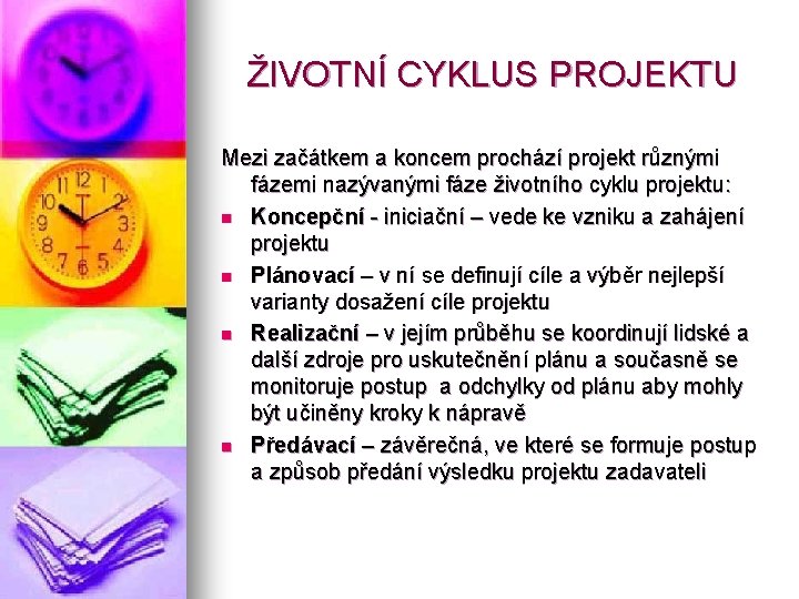 ŽIVOTNÍ CYKLUS PROJEKTU Mezi začátkem a koncem prochází projekt různými fázemi nazývanými fáze životního