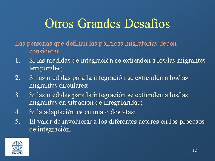 Otros Grandes Desafíos Las personas que definan las políticas migratorias deben considerar: 1. Si