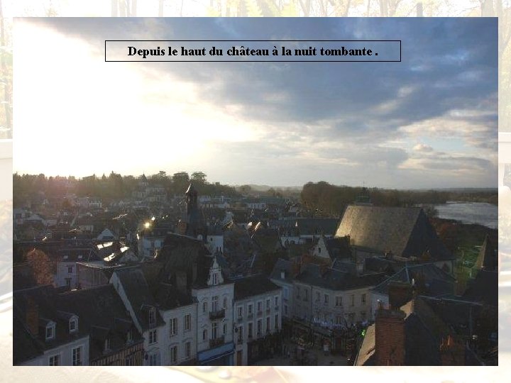 Depuis le haut du château à la nuit tombante. 