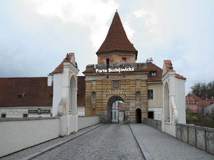 La porte Budejovicka est l'une des neuf portes de la ville conservées jusqu'à nos