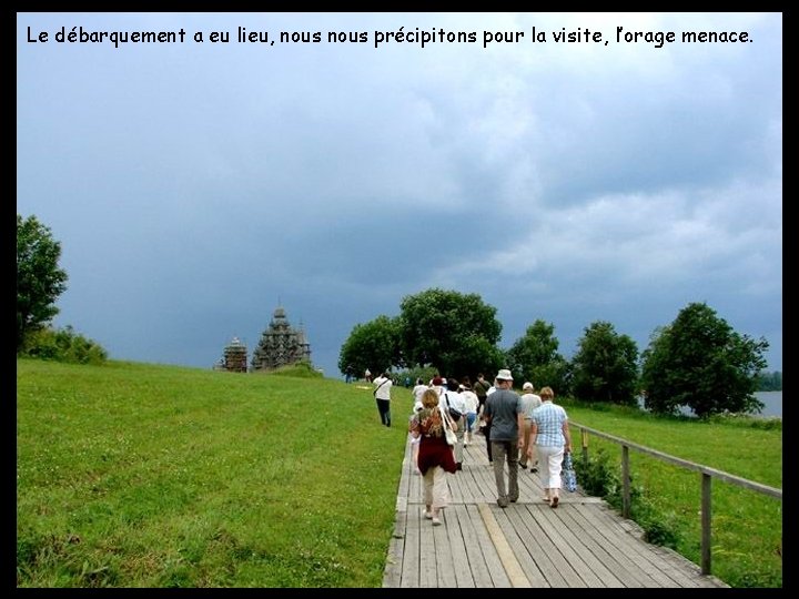 Le débarquement a eu lieu, nous précipitons pour la visite, l’orage menace. 