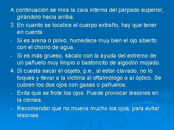 A continuación se mira la cara interna del párpado superior, girándolo hacia arriba. 3.