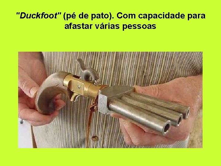 "Duckfoot" (pé de pato). Com capacidade para afastar várias pessoas 