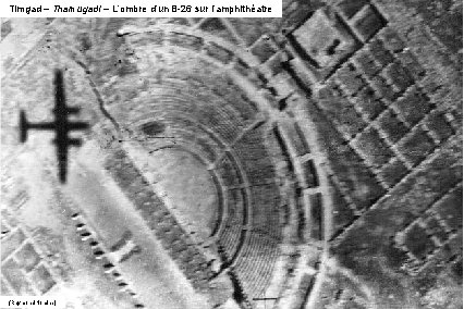 Timgad – Thamugadi – L’ombre d’un B-26 sur l’amphithéatre (Raymond Nomine) 