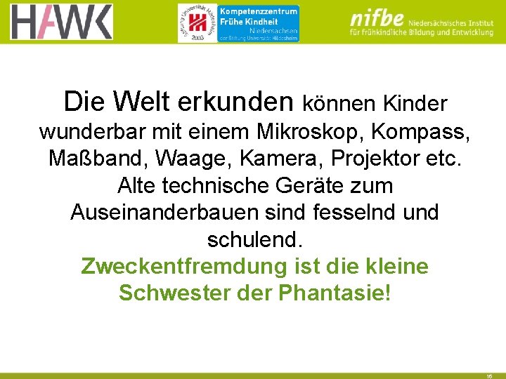 Die Welt erkunden können Kinder wunderbar mit einem Mikroskop, Kompass, Maßband, Waage, Kamera, Projektor