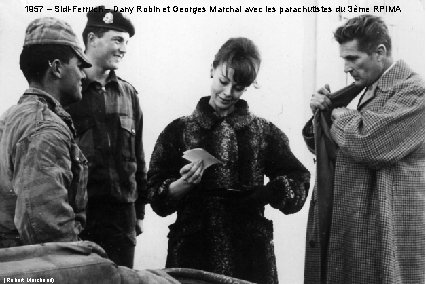 1957 – Sidi-Ferruch – Dany Robin et Georges Marchal avec les parachutistes du 3ème