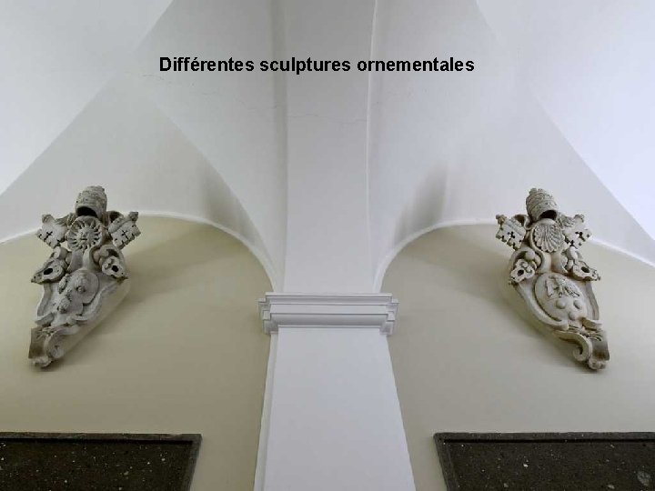 Différentes sculptures ornementales 