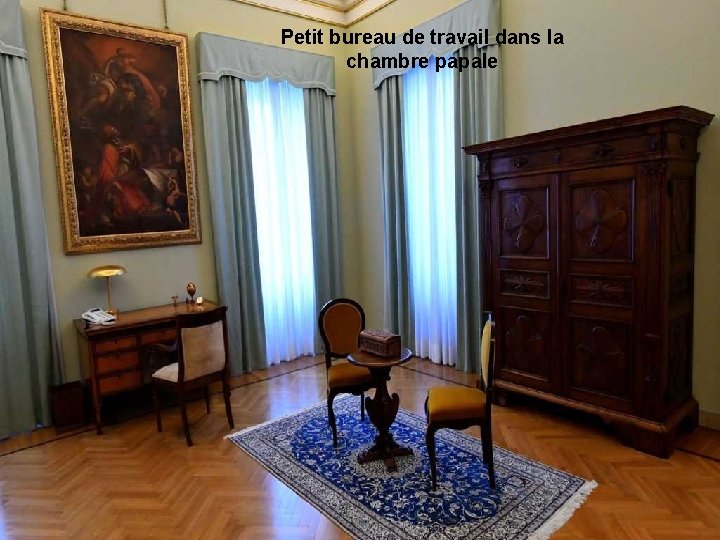 Petit bureau de travail dans la chambre papale 