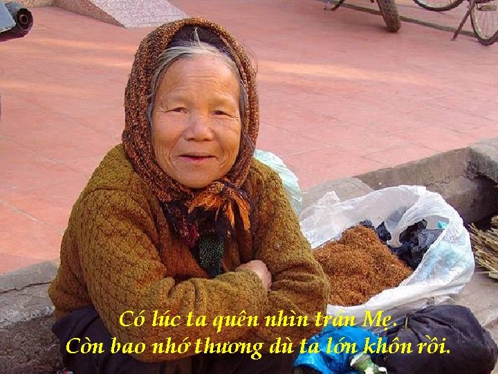 Có lúc ta quên nhìn trán Mẹ. Còn bao nhớ thương dù ta lớn