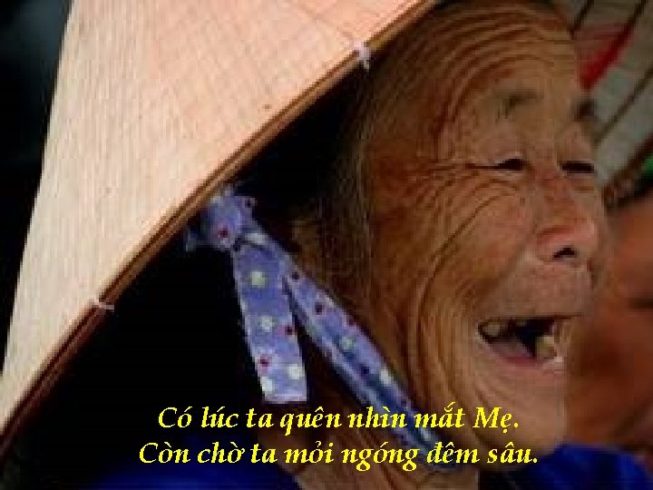 Có lúc ta quên nhìn mắt Mẹ. Còn chờ ta mỏi ngóng đêm sâu.