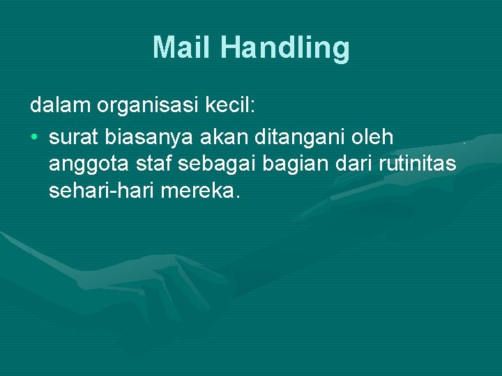 Mail Handling dalam organisasi kecil: • surat biasanya akan ditangani oleh anggota staf sebagai