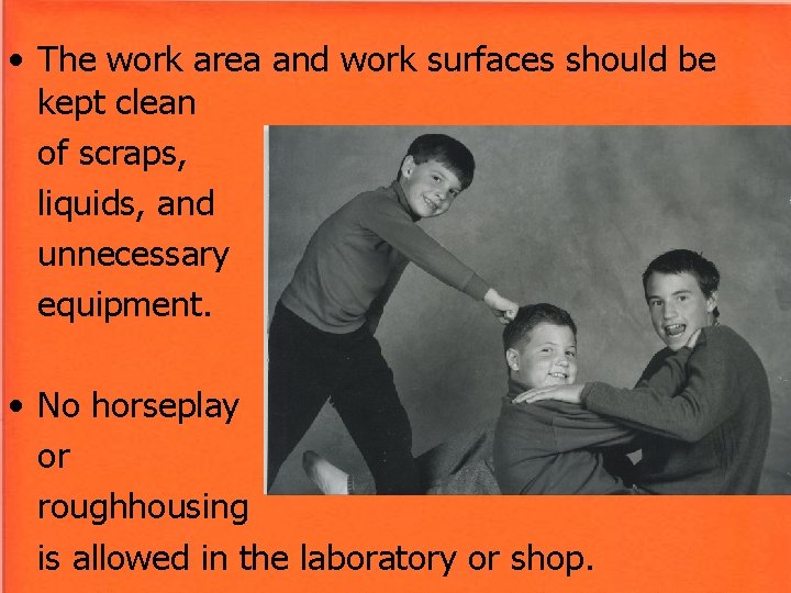 • The work area and work surfaces should be kept clean of scraps, • The work area and work surfaces should be kept clean of scraps,