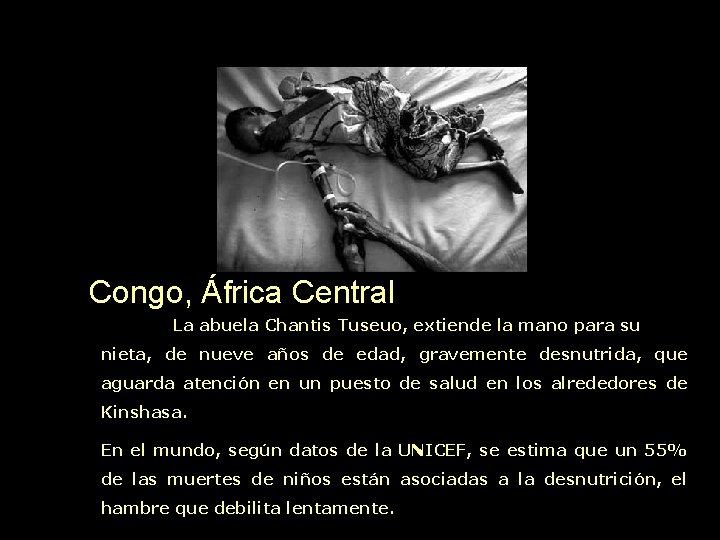 Congo, África Central La abuela Chantis Tuseuo, extiende la mano para su nieta, de