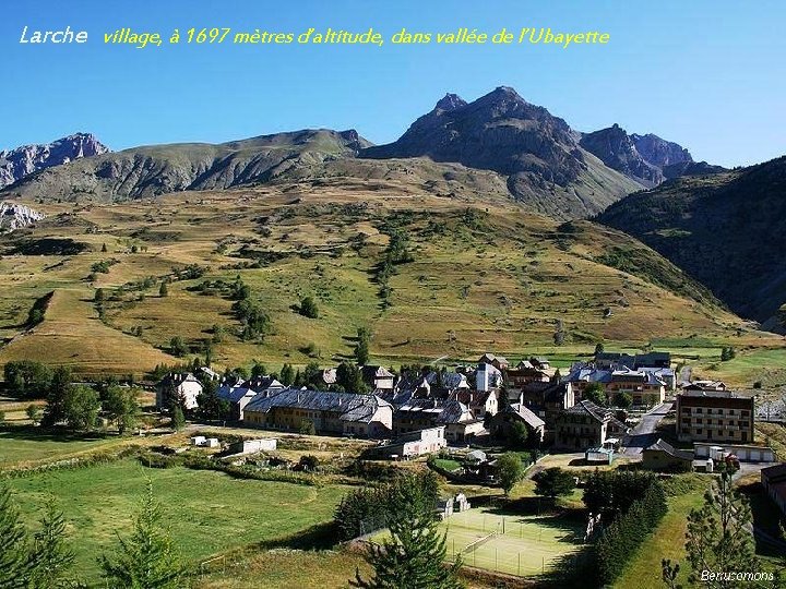 Larche village, à 1697 mètres d’altitude, dans vallée de l’Ubayette 