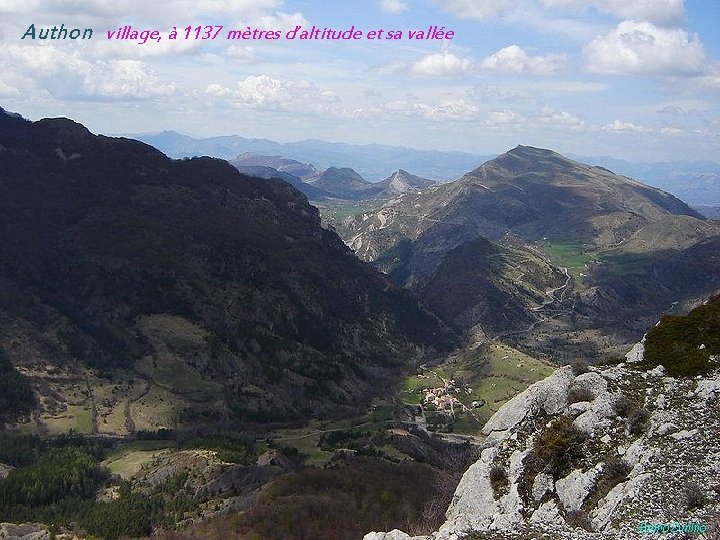 Authon village, à 1137 mètres d’altitude et sa vallée 