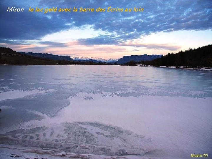 Mison le lac gelé avec la barre des Écrins au loin 